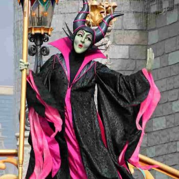 How to make an evil queen costume How to make an evil queen costume